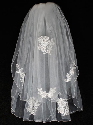 25" / 29" two tier veil with Lace appliques