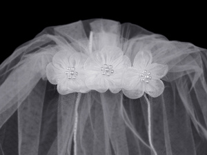 18" veil on comb with Organza flowers